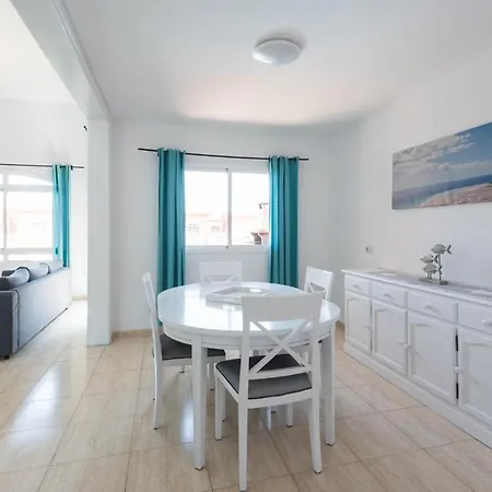 Em Holidays קורלחו