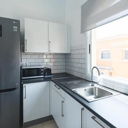 Em Holidays * קורלחו