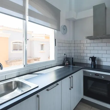 Em Holidays קורלחו